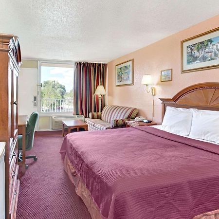 Howard Johnson By Wyndham Tropical Palms Kissimmee Extérieur photo