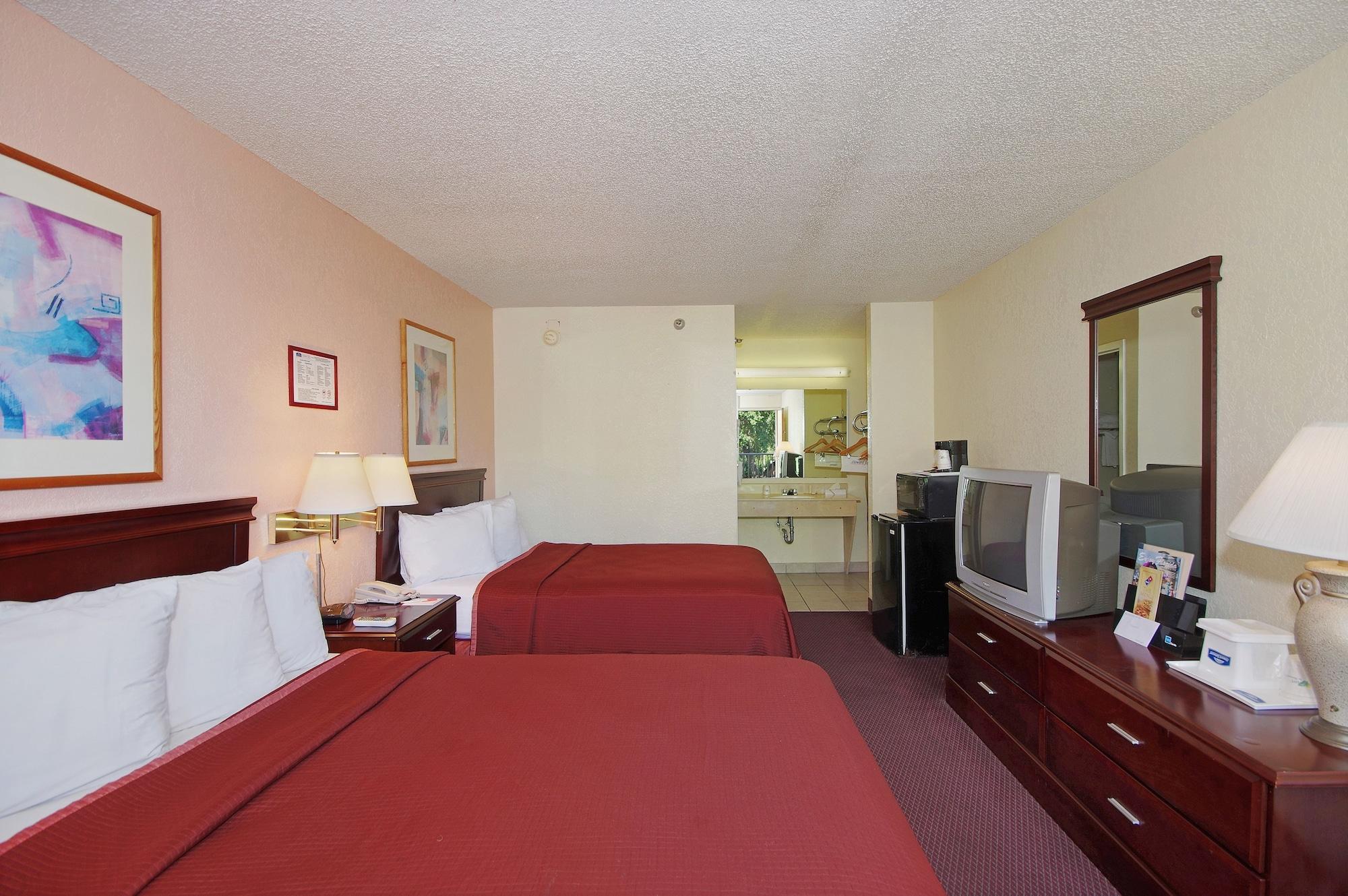 Howard Johnson By Wyndham Tropical Palms Kissimmee Extérieur photo