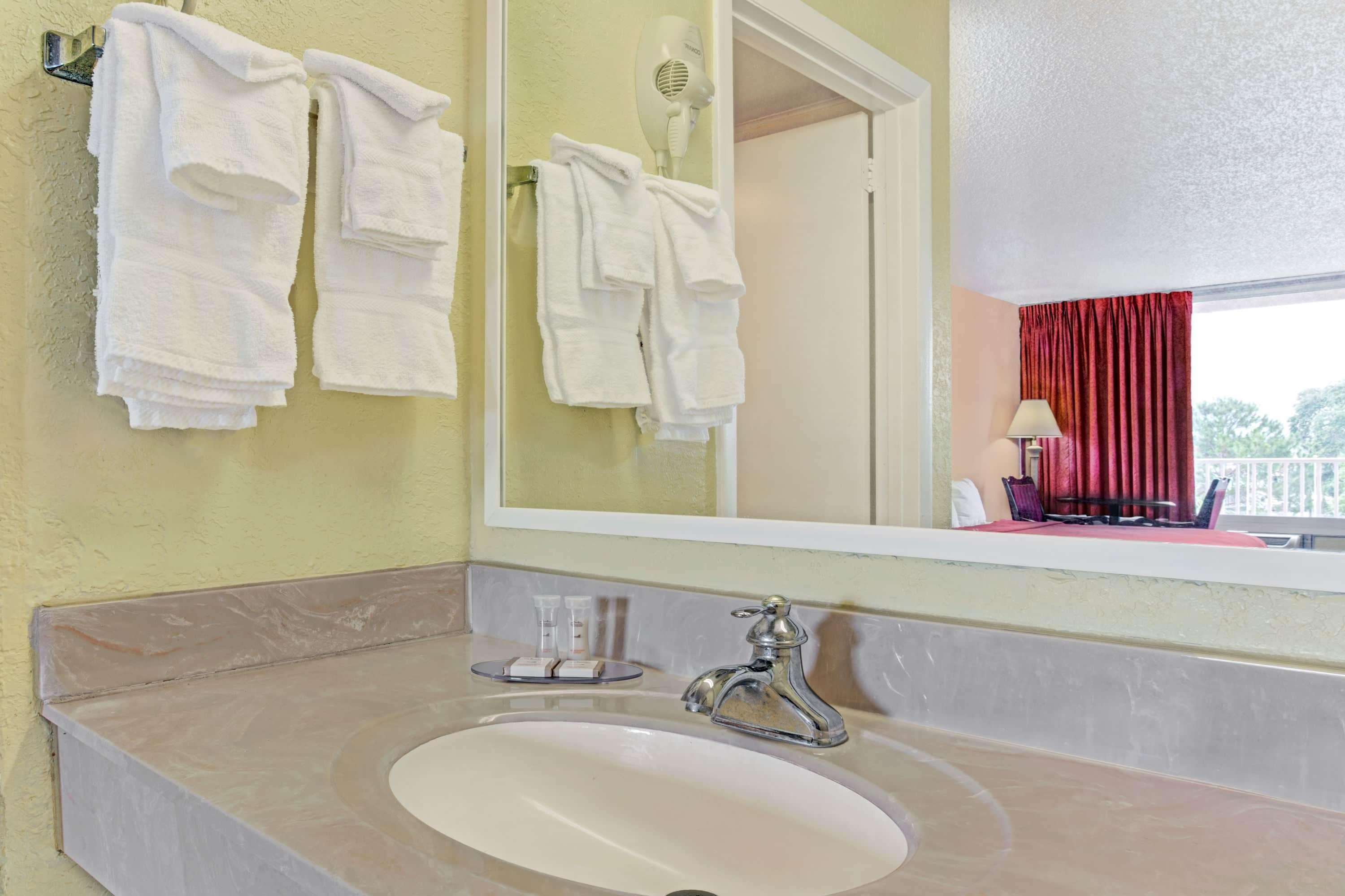 Howard Johnson By Wyndham Tropical Palms Kissimmee Extérieur photo