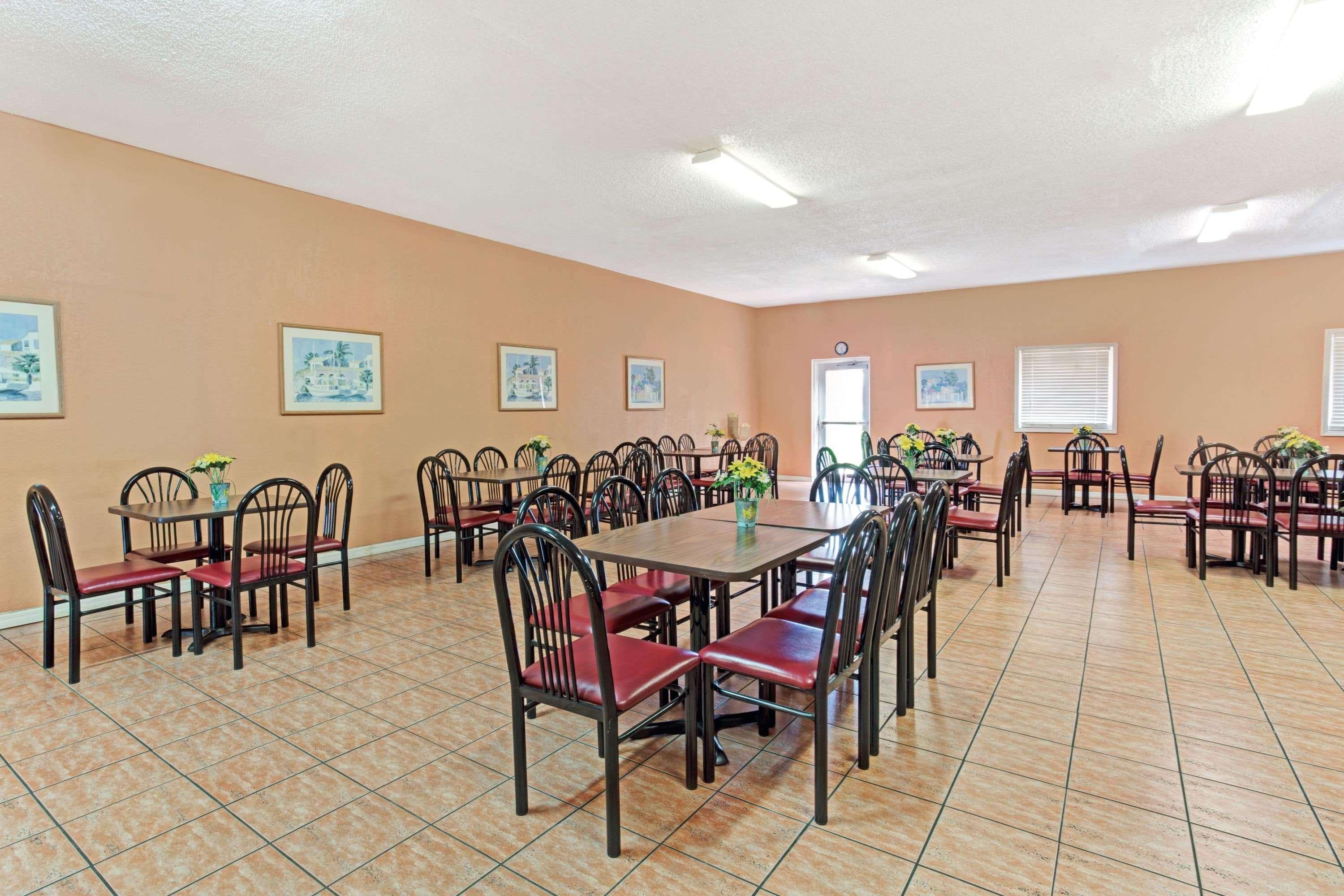 Howard Johnson By Wyndham Tropical Palms Kissimmee Extérieur photo