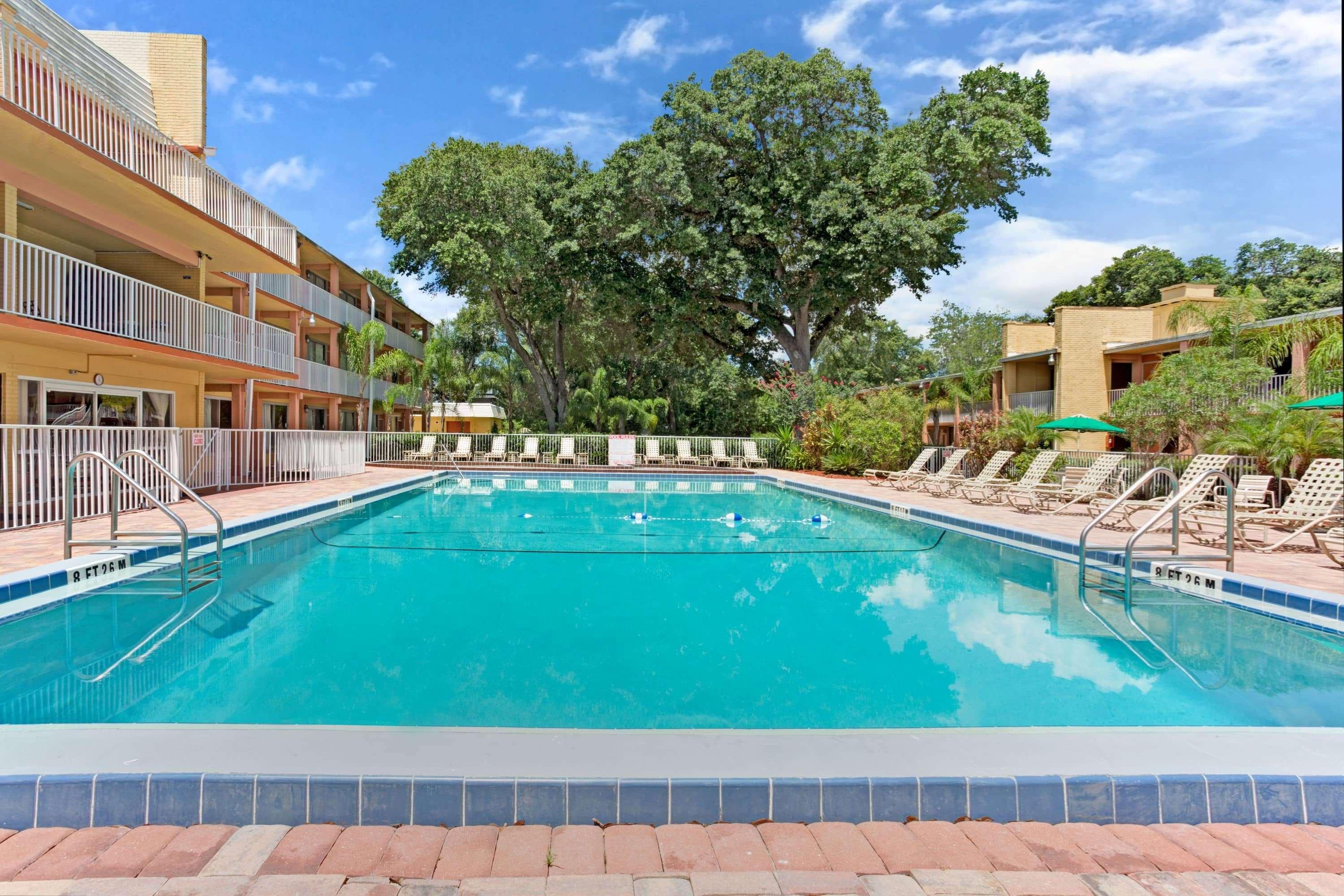 Howard Johnson By Wyndham Tropical Palms Kissimmee Extérieur photo