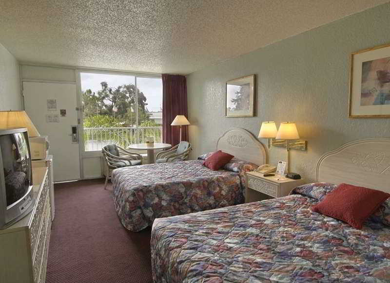 Howard Johnson By Wyndham Tropical Palms Kissimmee Extérieur photo
