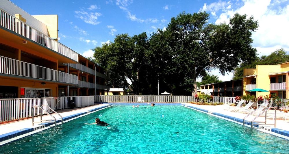 Howard Johnson By Wyndham Tropical Palms Kissimmee Extérieur photo
