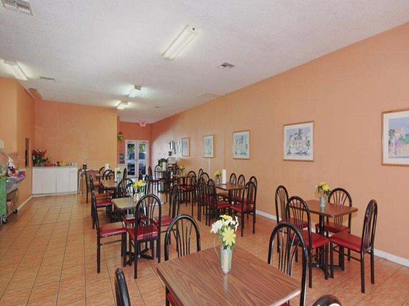 Howard Johnson By Wyndham Tropical Palms Kissimmee Extérieur photo