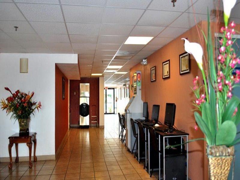 Howard Johnson By Wyndham Tropical Palms Kissimmee Extérieur photo