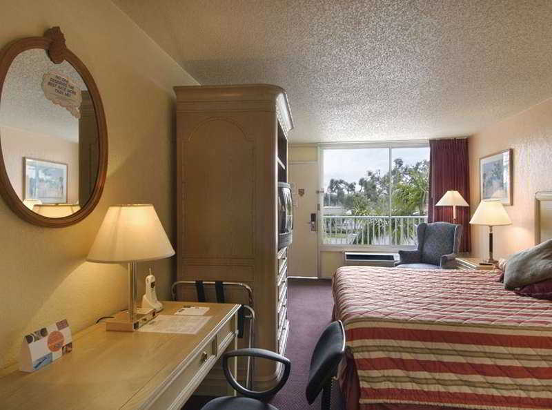 Howard Johnson By Wyndham Tropical Palms Kissimmee Extérieur photo