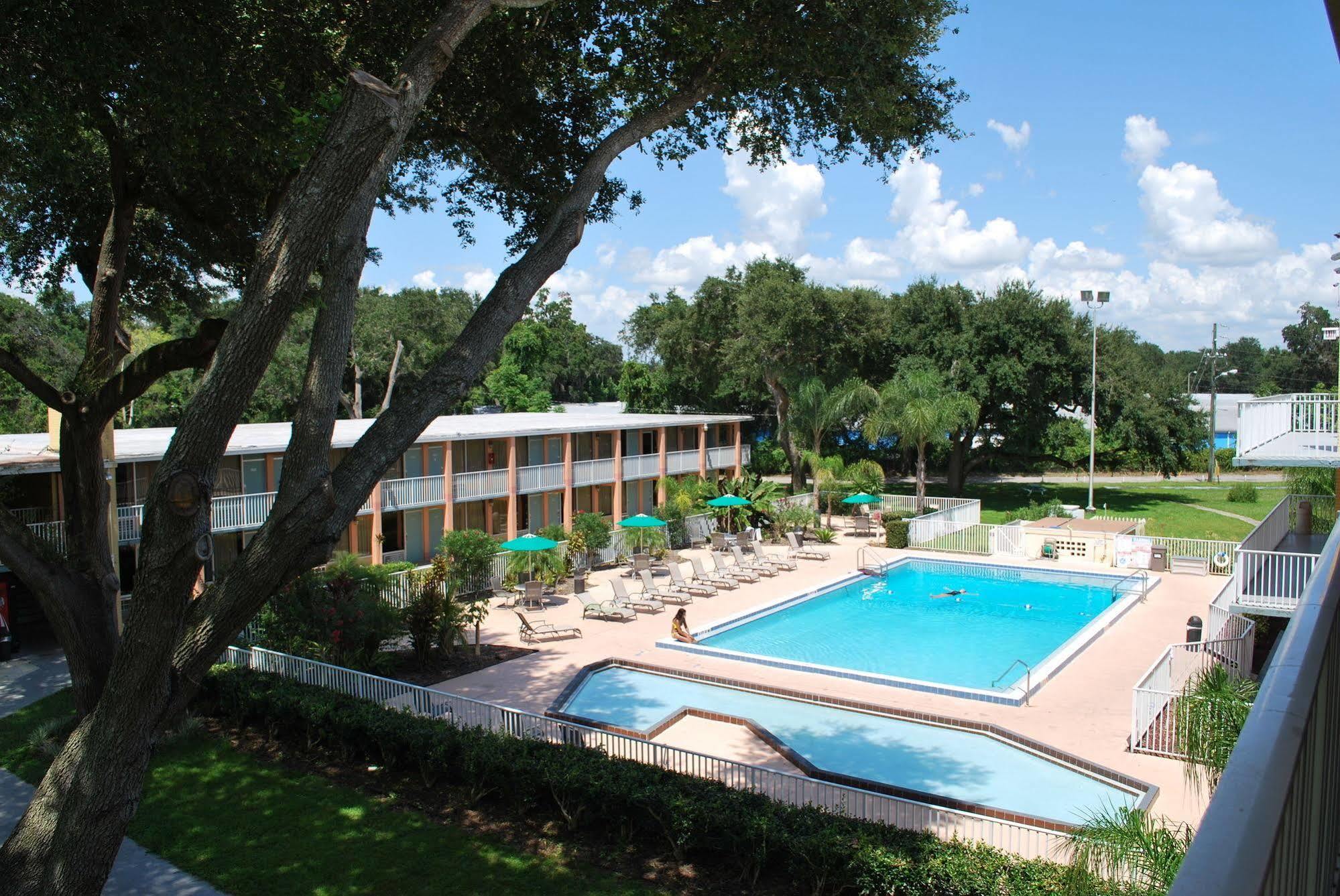 Howard Johnson By Wyndham Tropical Palms Kissimmee Extérieur photo